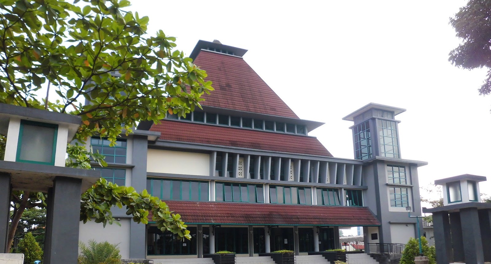 masjid-kampus-universitas-diponegoro